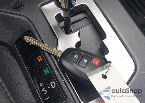 2017 Toyota Rav4 Xle z USA, uszkodzony, nr VIN JTMRFREVXHJ706767